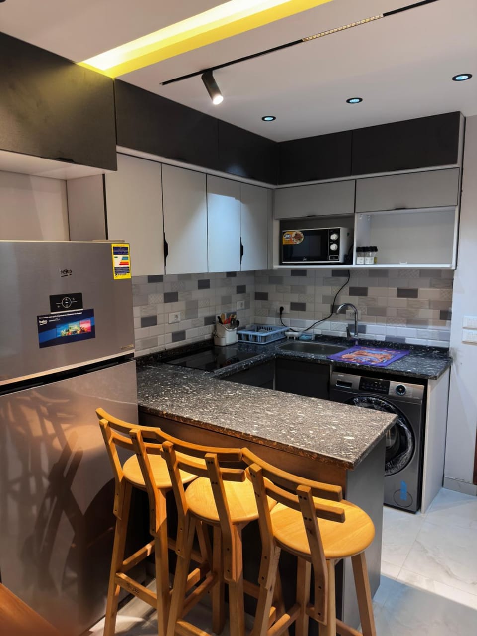 Kitchen or kitchenette, Dining area, minibar, oven