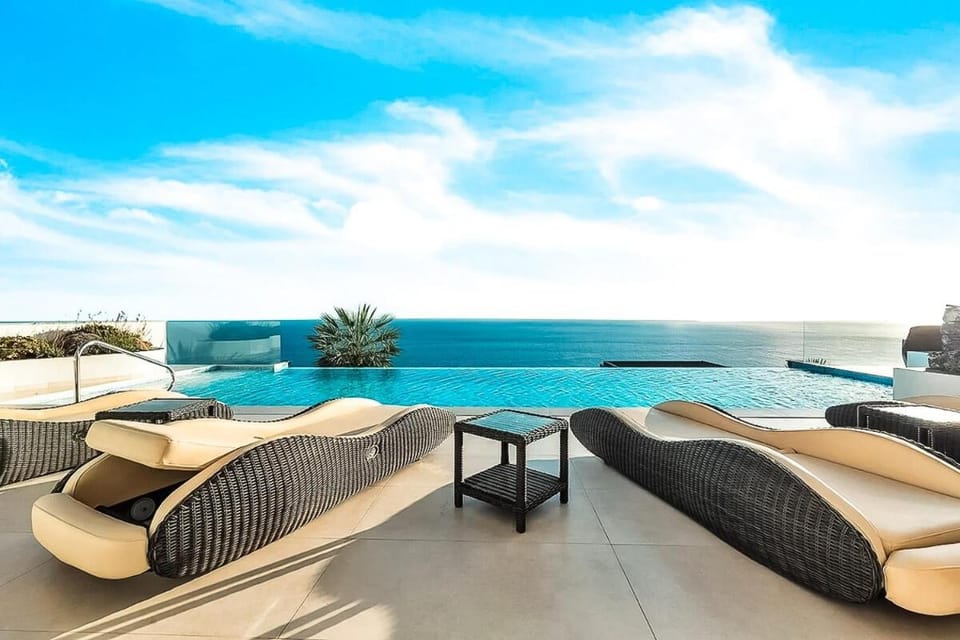 Royale - Sea Front Luxury Retreat by ClubPrometheus Villa in Madeira District