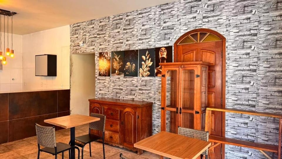 Restaurant/places to eat, Seating area