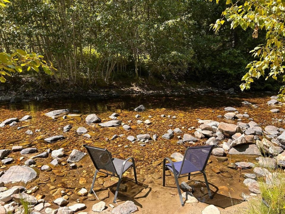 Privet creek side glamping Luxury tent in British Columbia