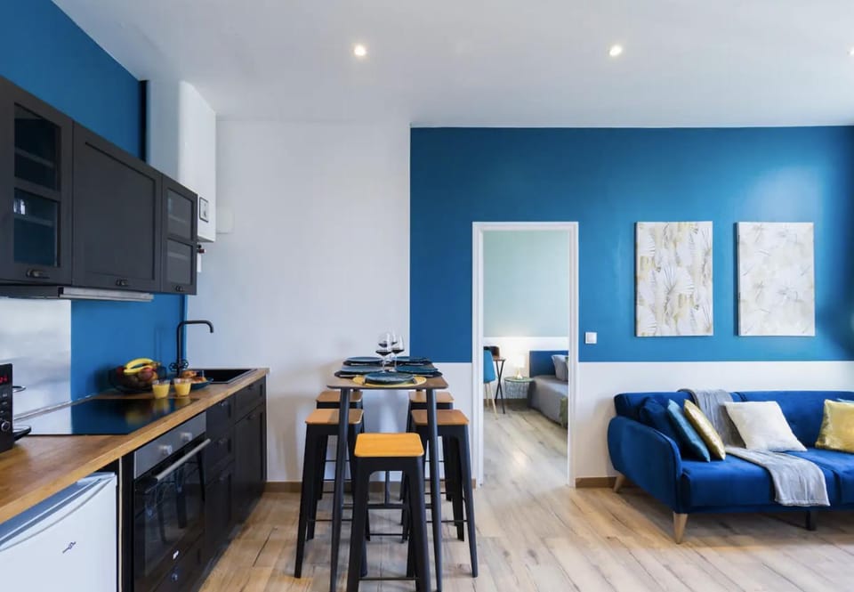 TV and multimedia, Kitchen or kitchenette, Living room, Seating area, Dining area, minibar, oven, stove