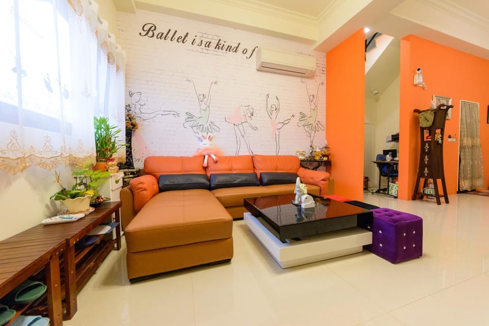Communal lounge/ TV room