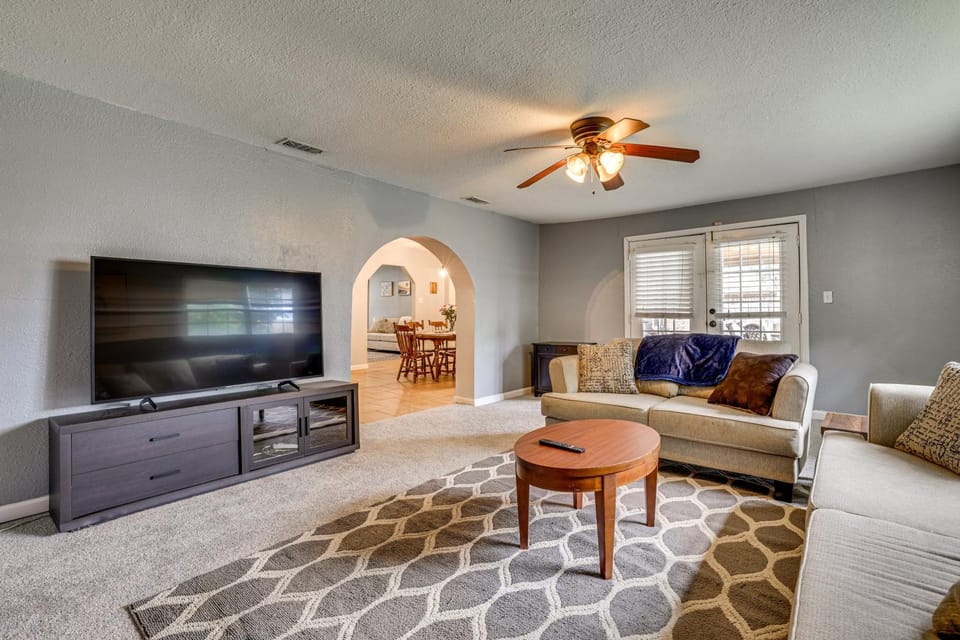 Suburban Family Home Between Dallas & Arlington House in Grand Prairie