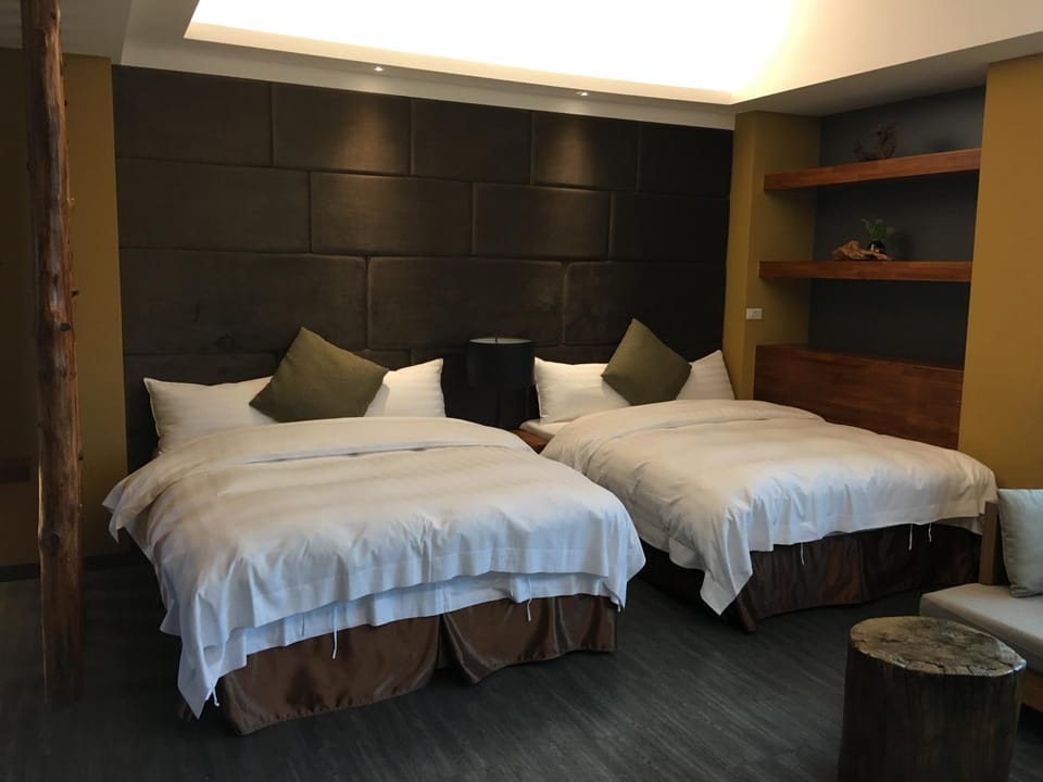 Bedroom, bunk bed