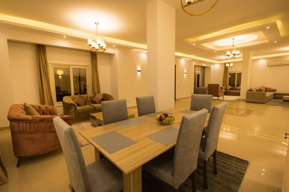 Living room, Seating area, Dining area