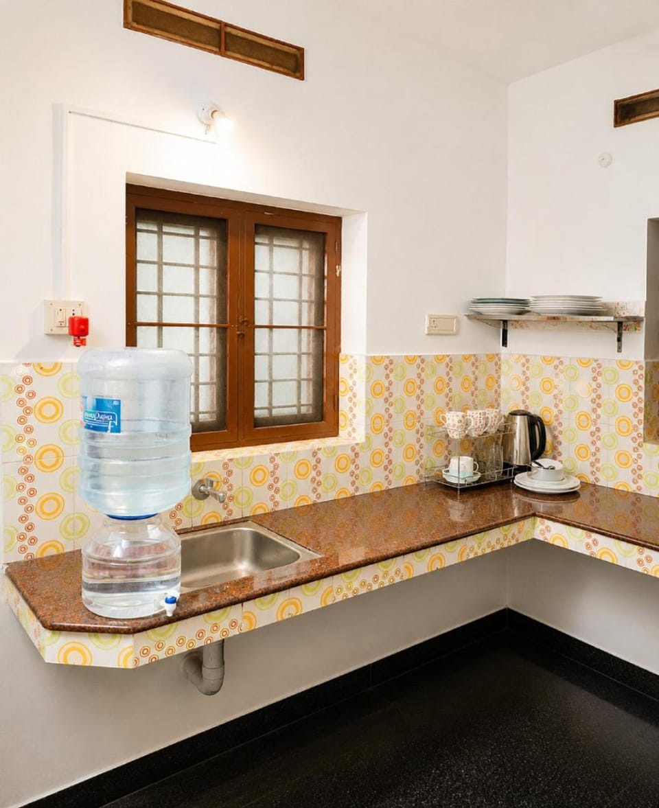 Kitchen or kitchenette, kitchen