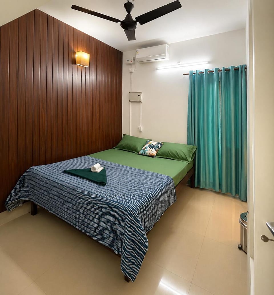 Bed, Photo of the whole room, Bedroom, air conditioner