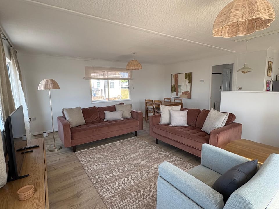 Relaxing Riverside Retreat House in Christchurch