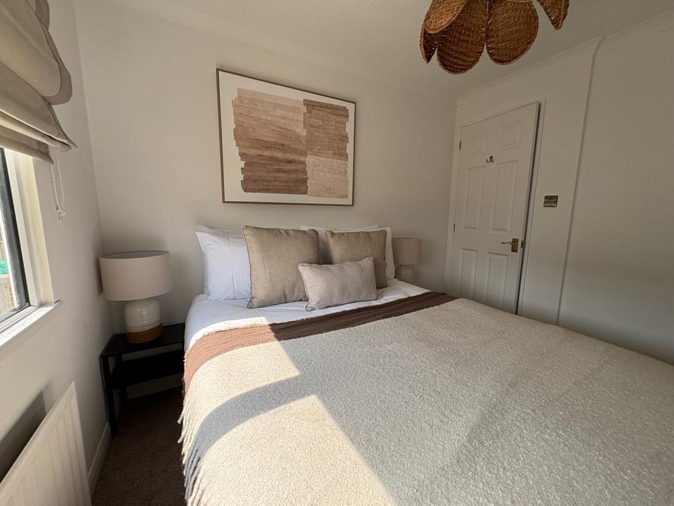 Relaxing Riverside Retreat House in Christchurch