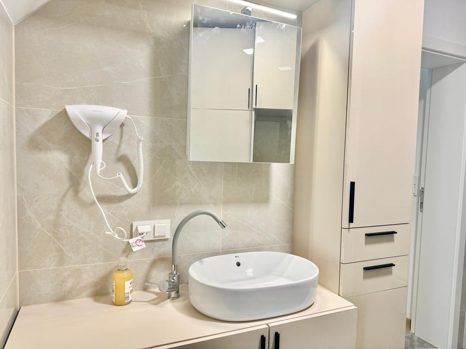 Modern Luxury Apartment with Balcony & Free Parking Apartment in Vienna