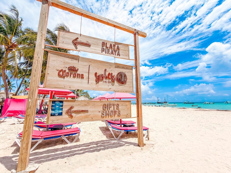 Restaurant/places to eat, Lounge or bar, Beach
