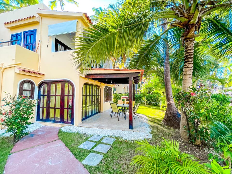 Property building, Balcony/Terrace, Garden view