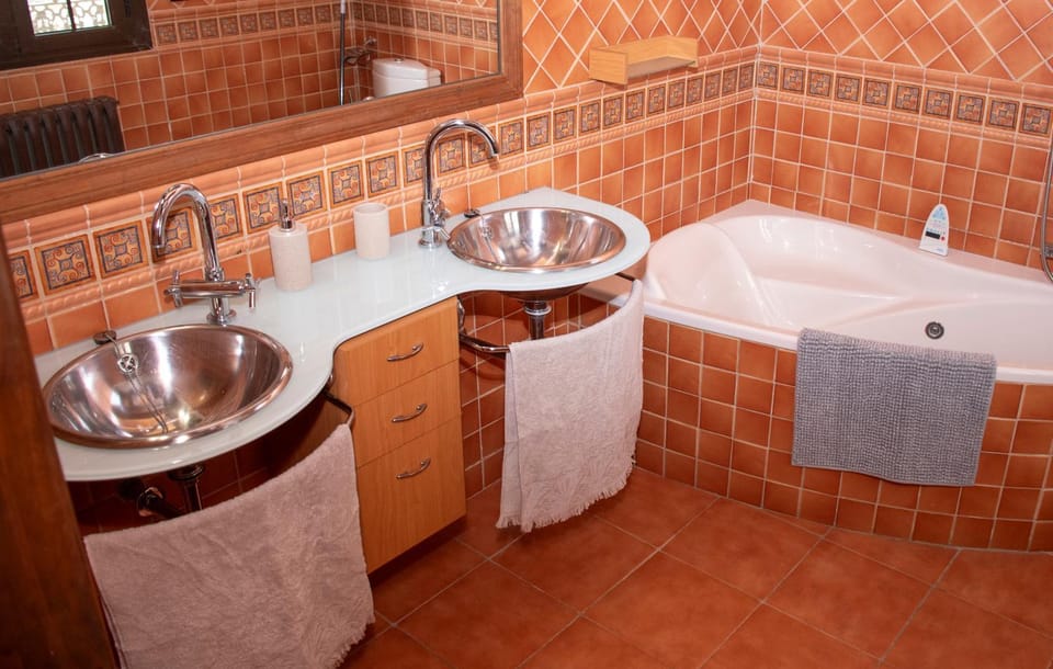 Hot Tub, Bathroom