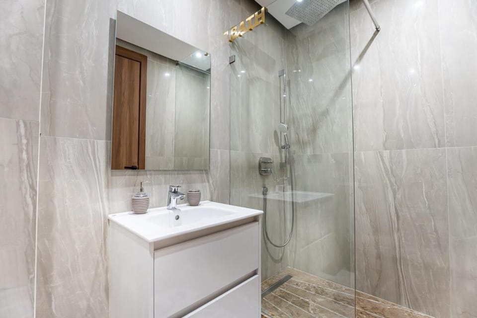 Luxury City Center Apartment with Free Parking Apartment in Tangier