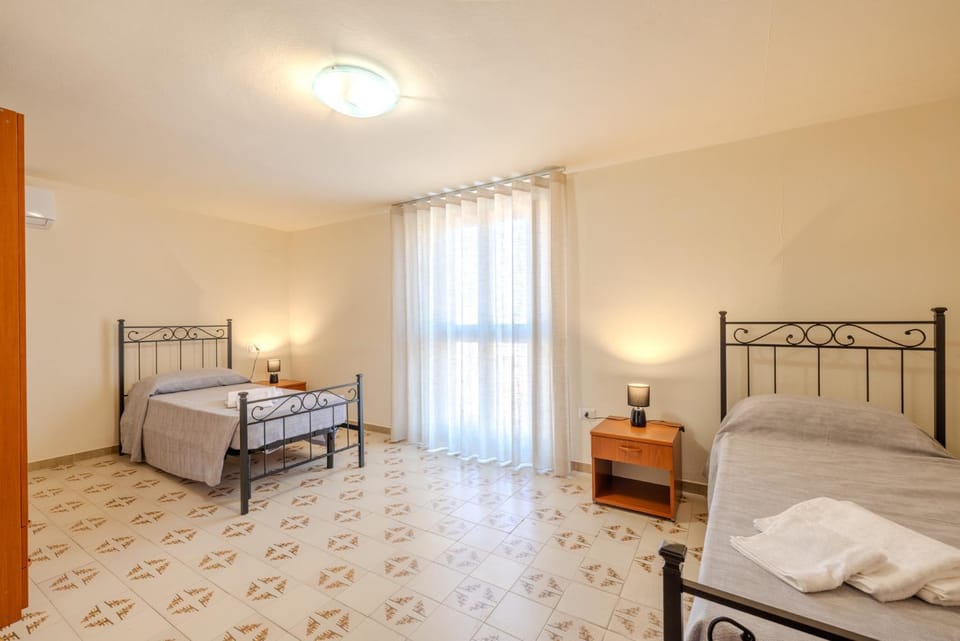 Bedroom, wardrobe, air conditioner