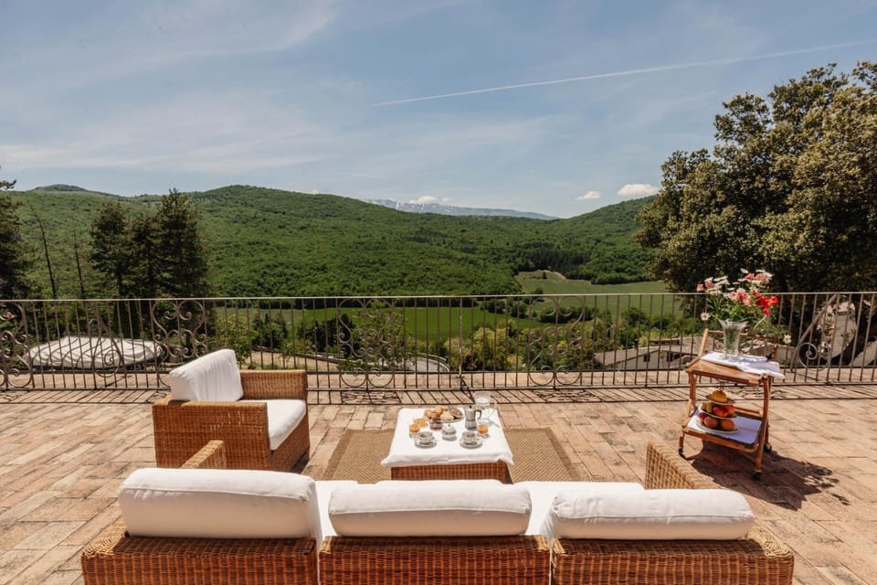 Balcony/Terrace, Mountain view