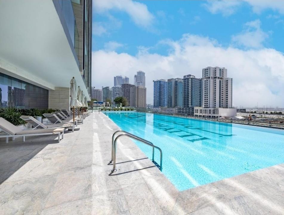 Luxury Studio Burj Khalifa Views Apartment in Dubai