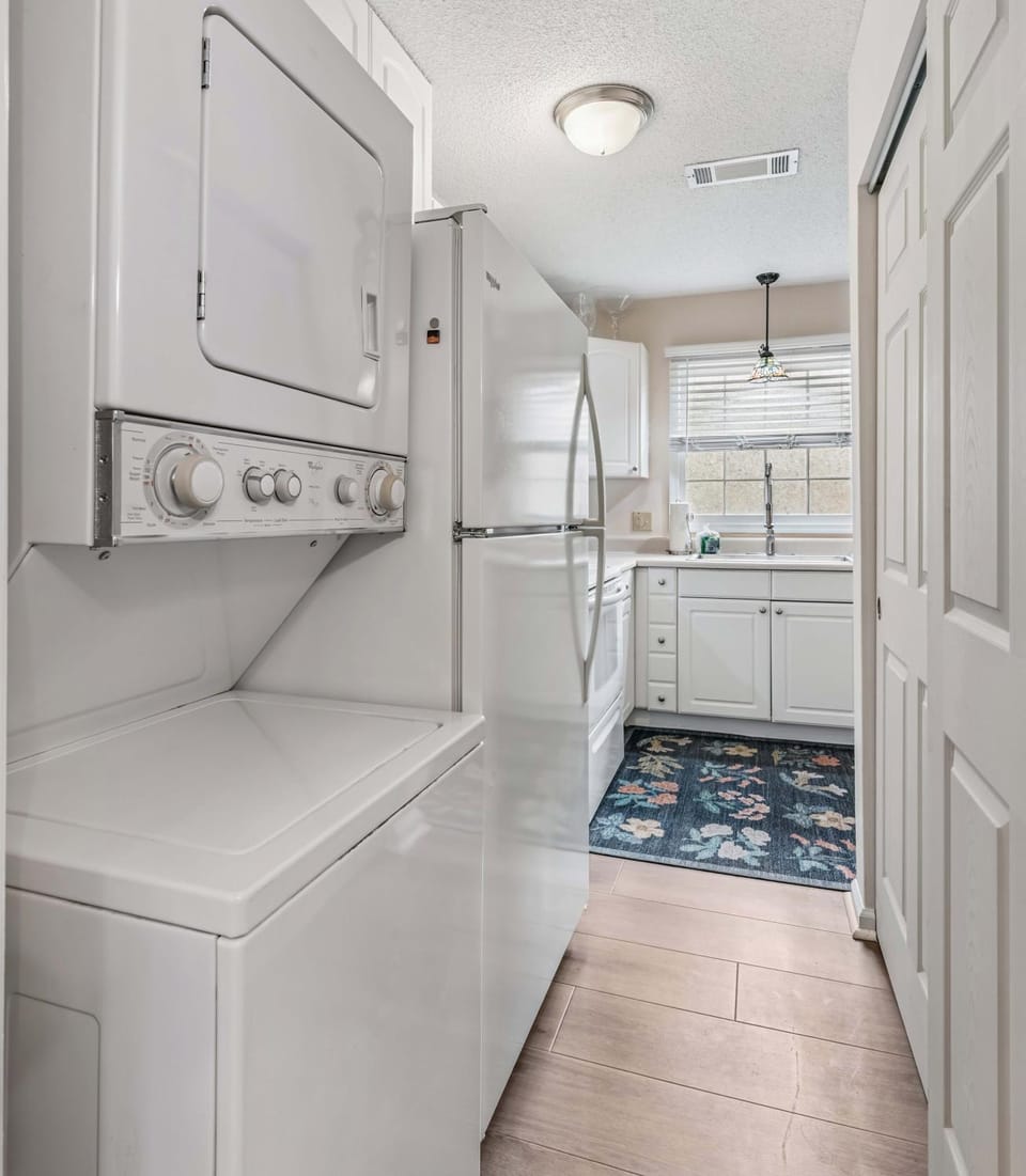 Beautiful Coastal Townhome - 2BR - Private Patio - Minutes to Pier Village & Beaches House in Saint Simons Island