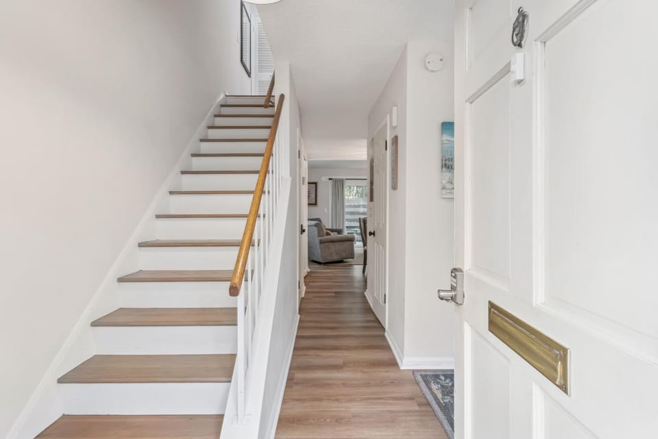 Beautiful Coastal Townhome - 2BR - Private Patio - Minutes to Pier Village & Beaches House in Saint Simons Island