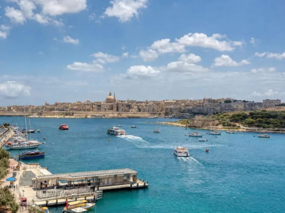Apartment with view and terrace in Sliema, Malta Apartment in Sliema