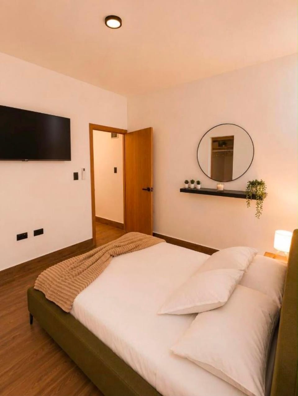 Bed, TV and multimedia, Photo of the whole room, Bedroom, wardrobe