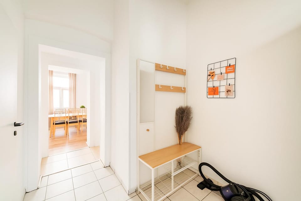 70 m2 Central Apartment near Mariahilferstrasse & Westbahnhof Apartment in Vienna