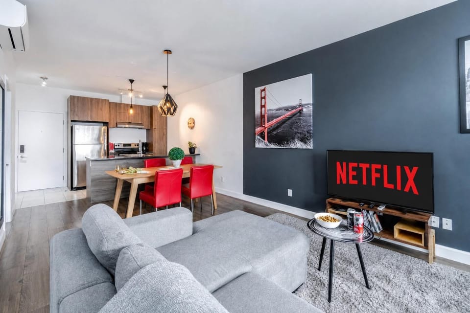 TV and multimedia, Living room, Seating area, Dining area