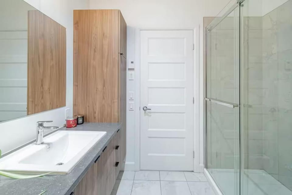 Shower, Bathroom, wardrobe