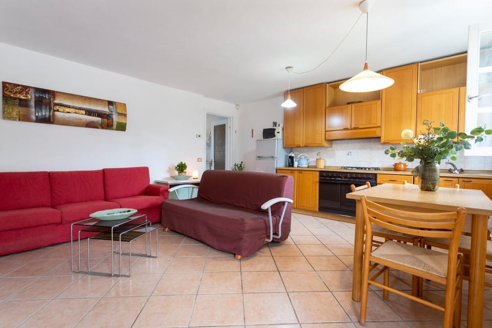 Kitchen or kitchenette, Living room, Seating area, Dining area, pet friendly, stove