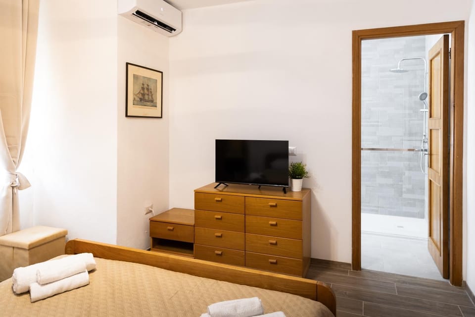 Alifrasi Vacation rental in La Caletta