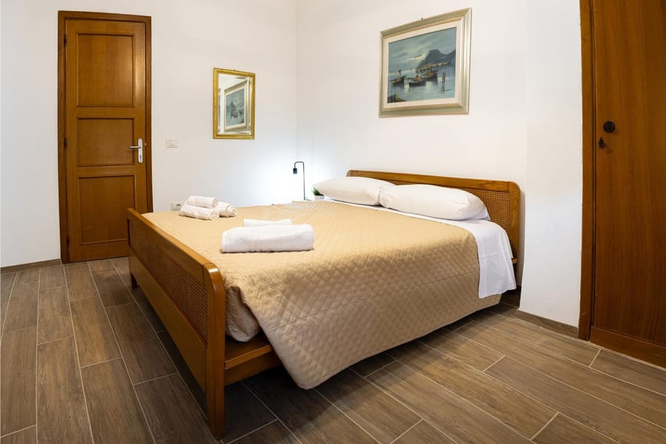 Alifrasi Vacation rental in La Caletta