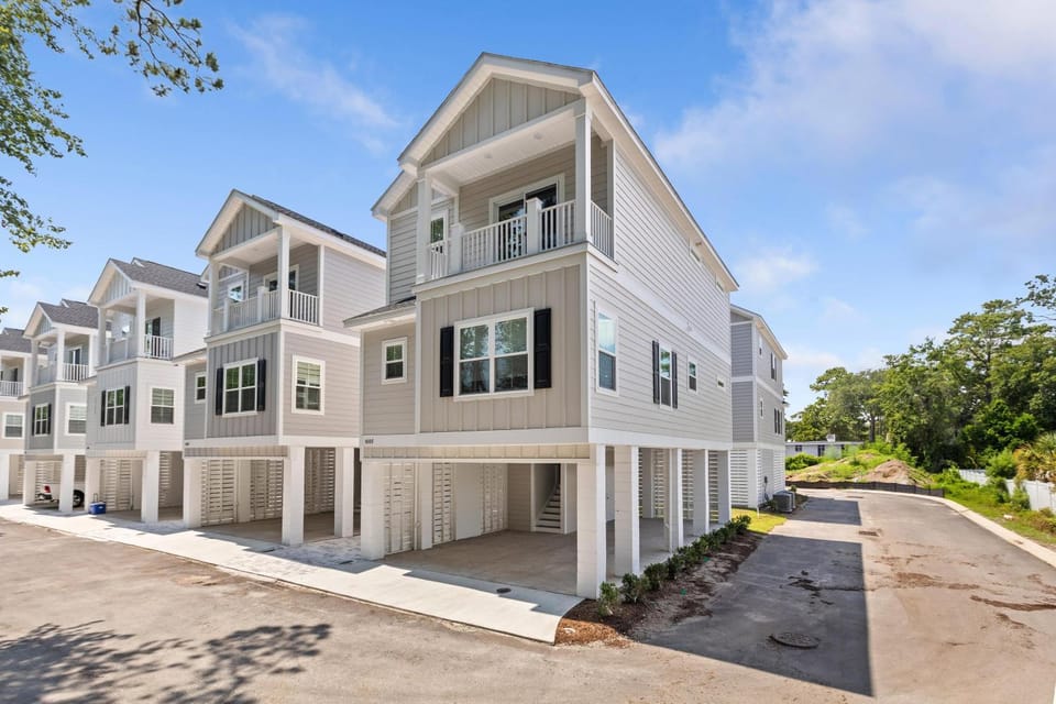 The Golden Tee - Pet Friendly-2.5 Blocks to Beach House in Myrtle Beach