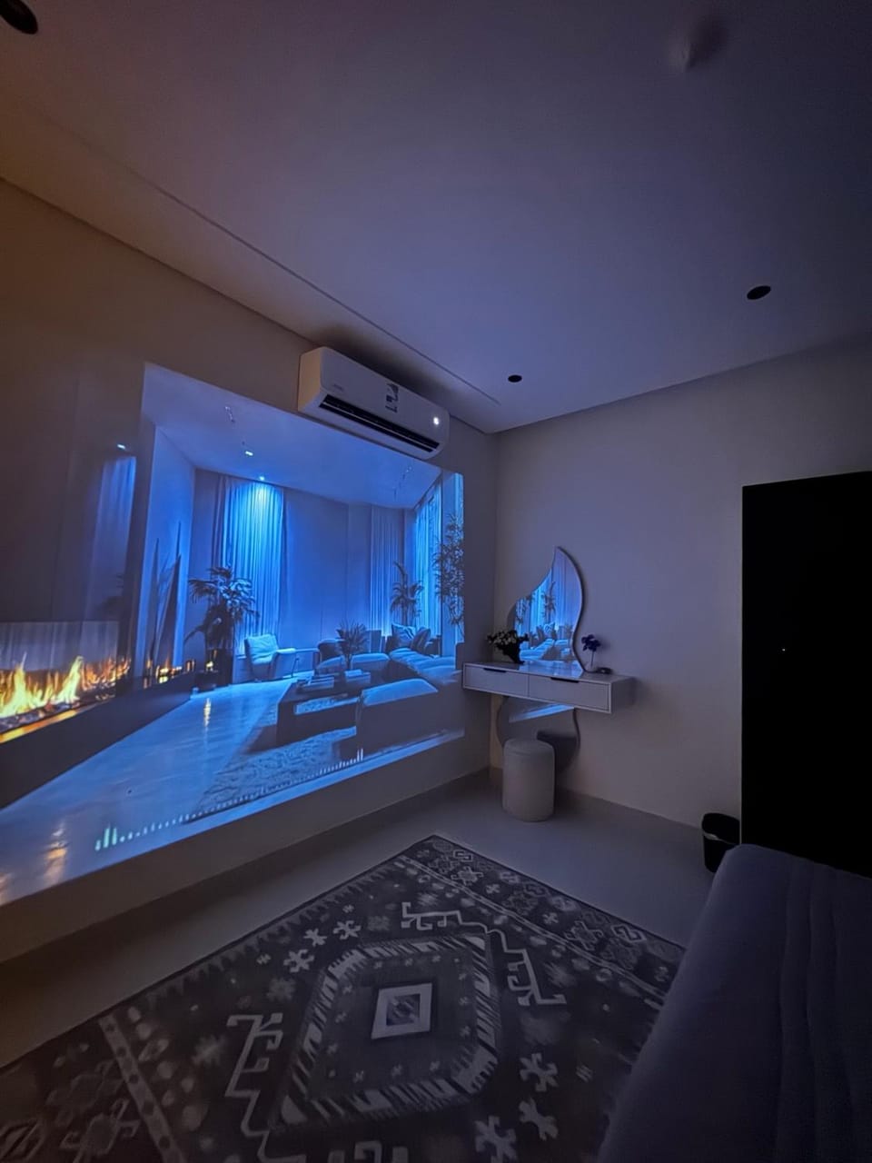 استوديو بسرير ماستر بعرض سينمائي بجوار مول الشبيلي 1 Apartment in Al Khobar