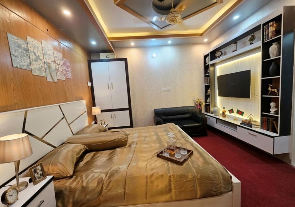 Bed, Living room, Seating area, Bedroom, air conditioner