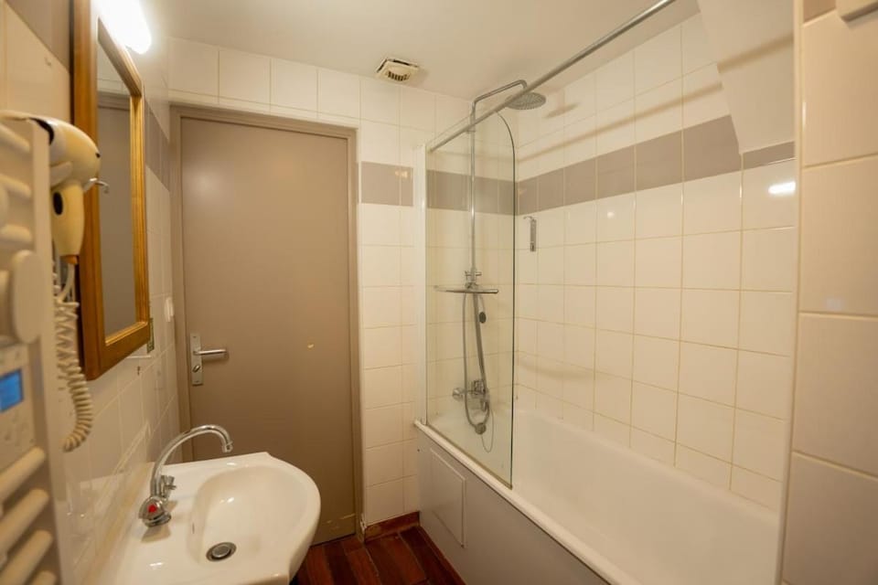 Thiercelieux - L'Escape Game Apartment in Brittany