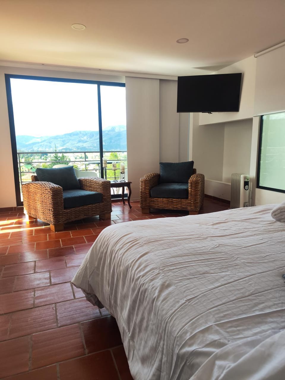 Bed, TV and multimedia