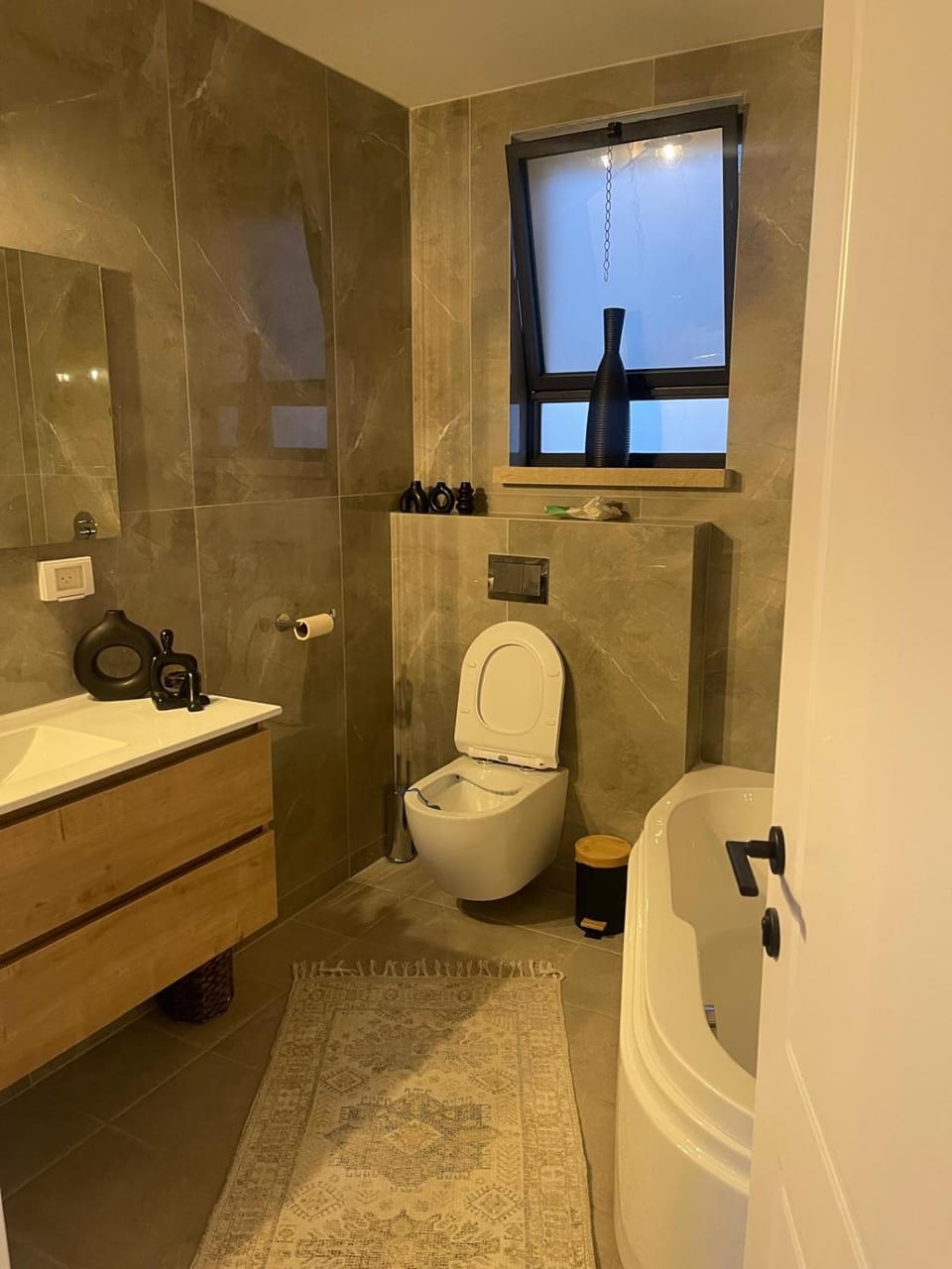 Shower, Toilet