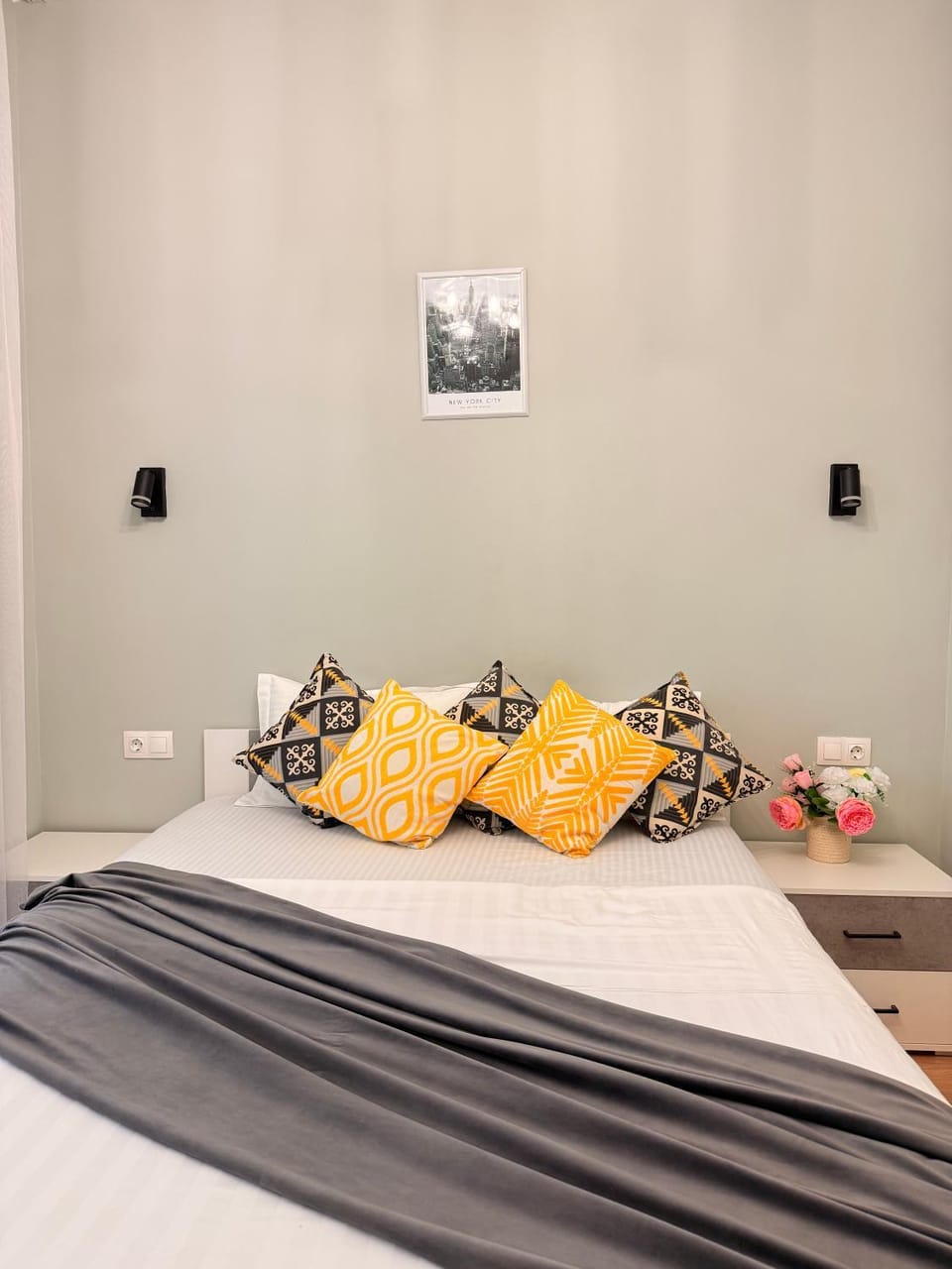 Bed, Living room, Seating area, Bedroom