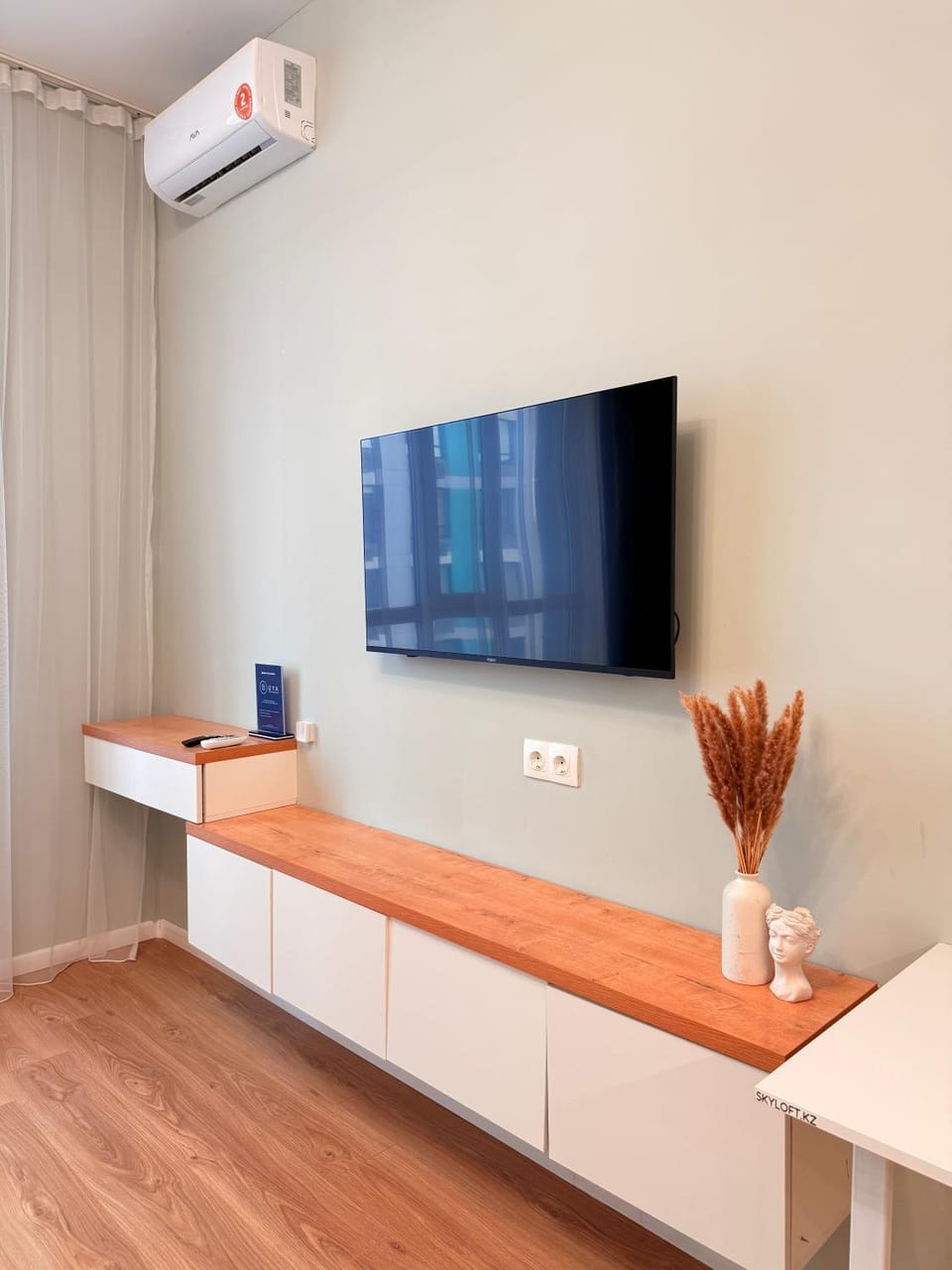 TV and multimedia, air conditioner