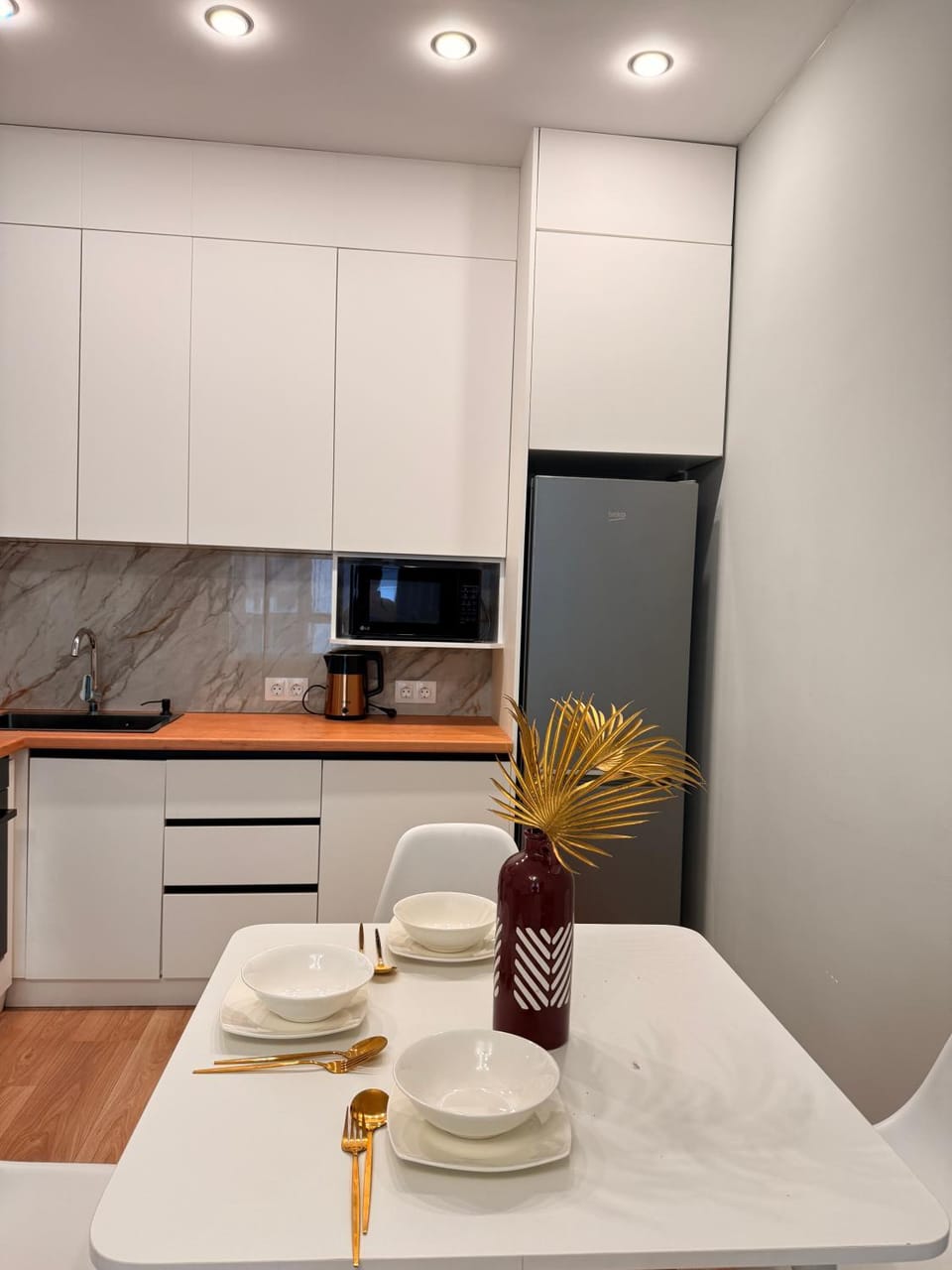 Dining area, minibar, stove