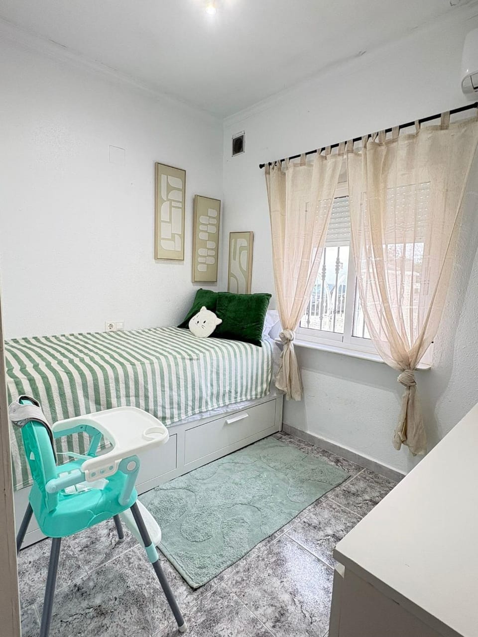 Chalet adosado en zona tranquila House in Torrevieja
