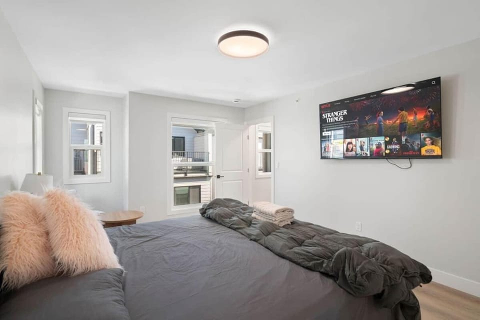 Centrally Located 3-Bedroom | Easy City Access House in Calgary