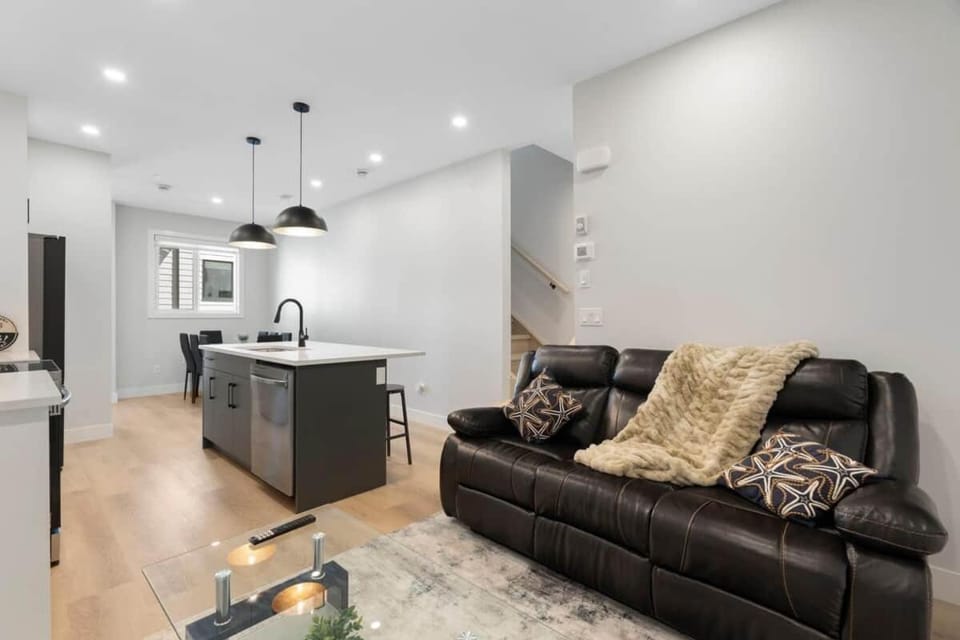Centrally Located 3-Bedroom | Easy City Access House in Calgary