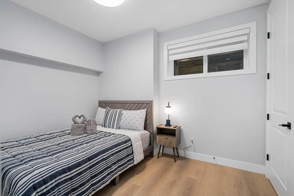 Entire Inner City 1 Bed Suite 10 Mins To Downtown House in Calgary