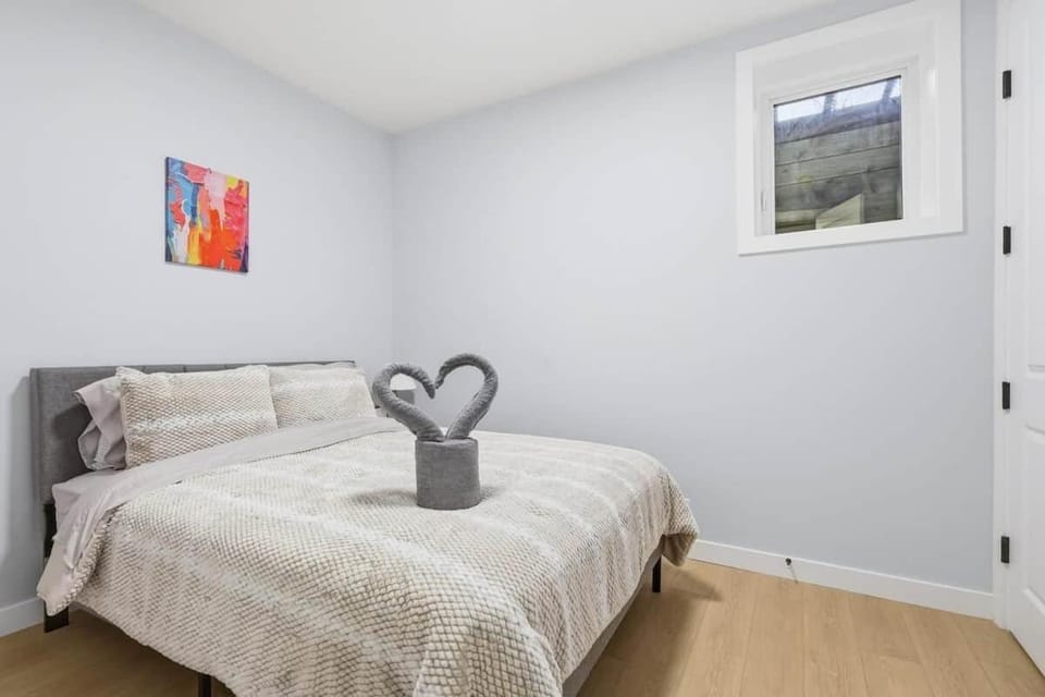 Bright & Spacious 2-Bedroom House in Calgary