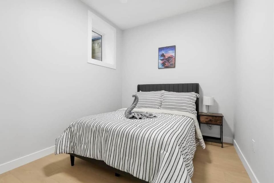 Bright & Spacious 2-Bedroom House in Calgary