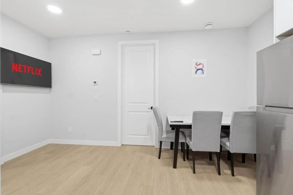 Charming 1-Bedroom Close to Transit & Downtown House in Calgary