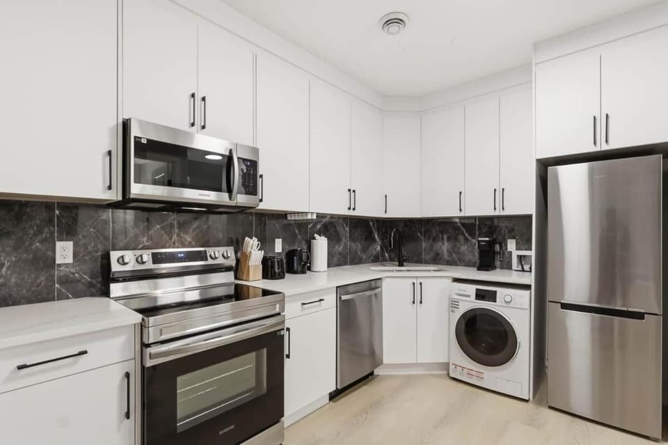 Comfortable 1BR | Fast Wi-Fi & Comfortable House in Calgary