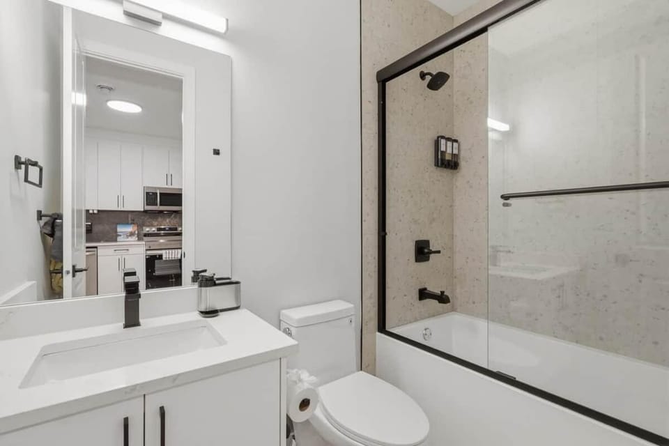 Downtown Calgary Cozy Retreat House in Calgary