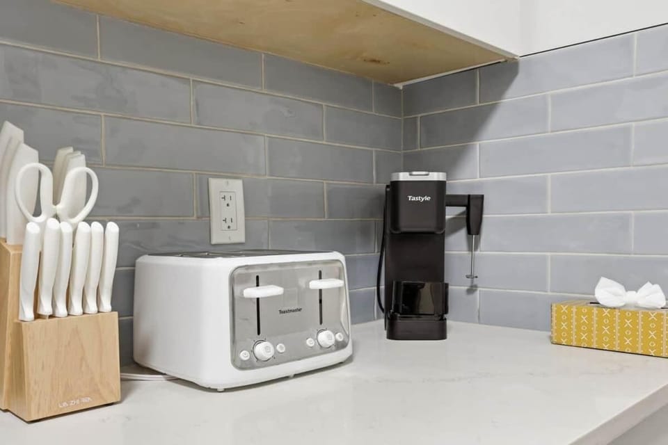 Private 1 Bedroom Retreat | Self Check-In House in Calgary